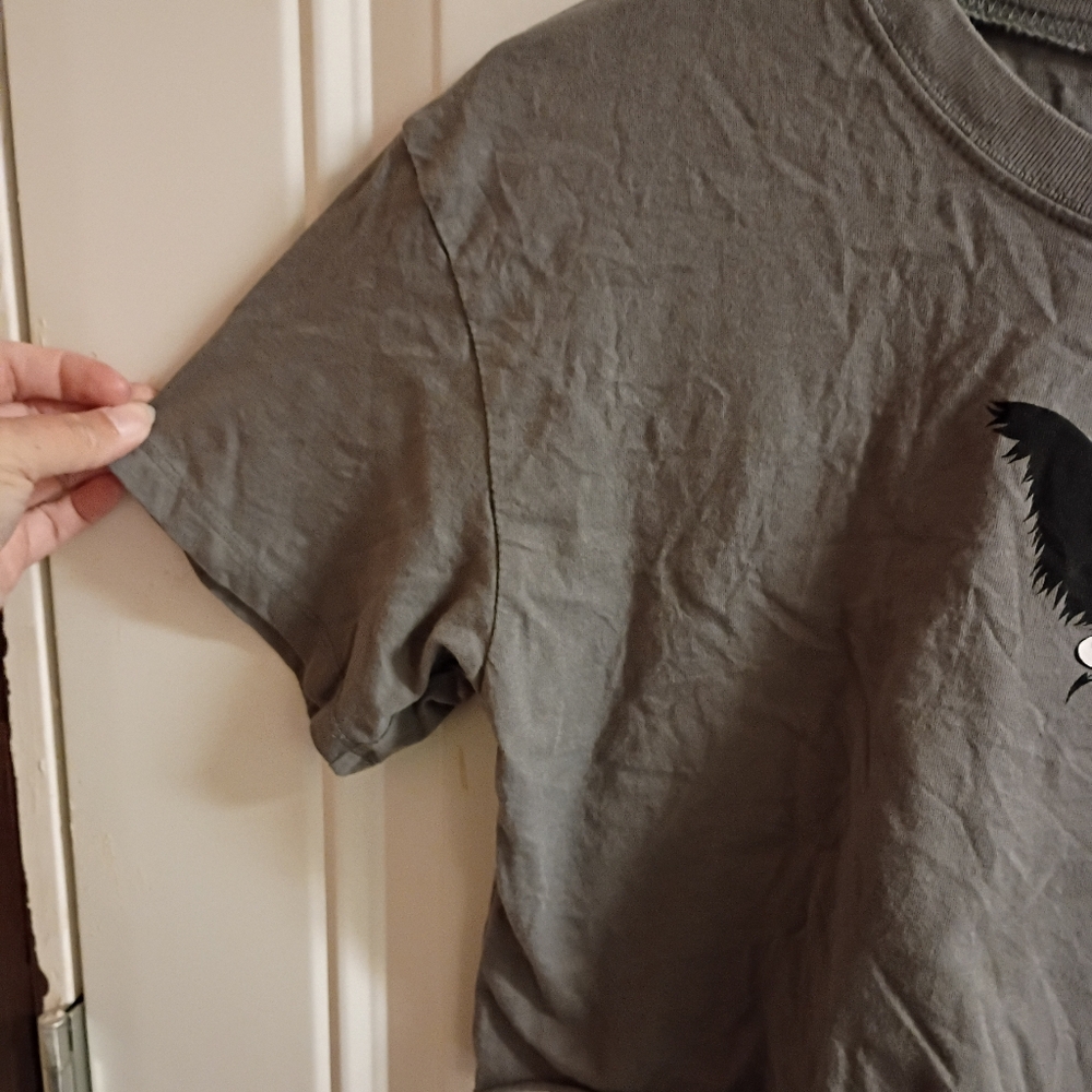 2/$10 Crying Devil Cropped Grunge Tee Size XS - Picture 5 of 6